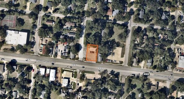 Retail Space Available | 708 W William J Bryan Pkwy | Bryan, TX: 708 W Wm J Bryan Pkwy, Bryan, TX 77803